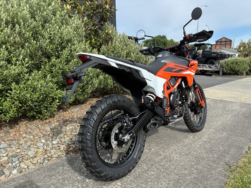 2025 KTM 390 Enduro R64668981778818112