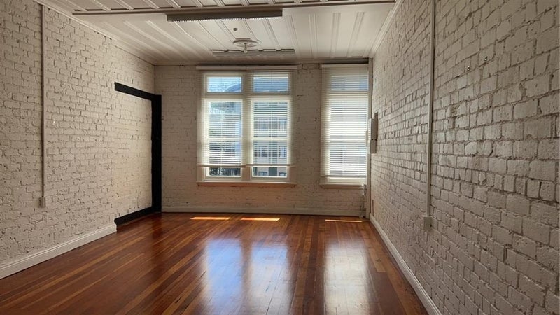 Grafton, Studio64669590761217110