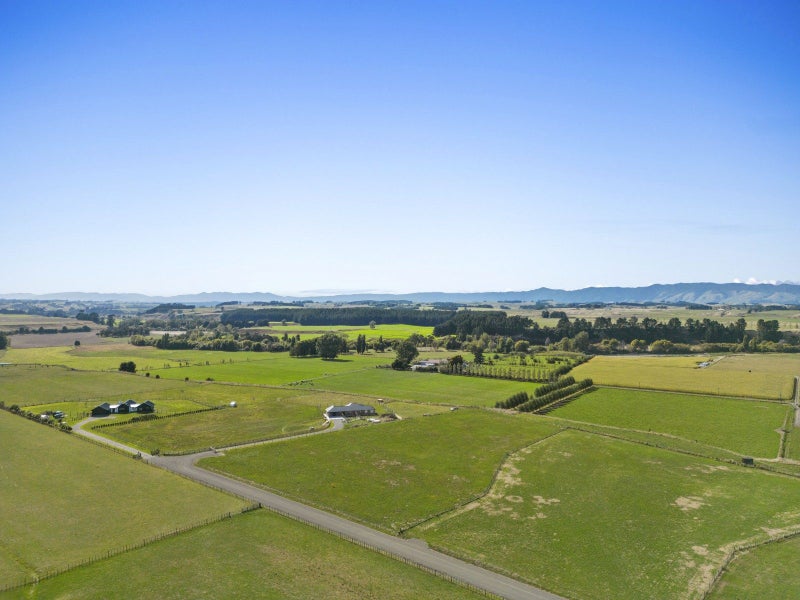 Your slice of country paradise64669888245633110