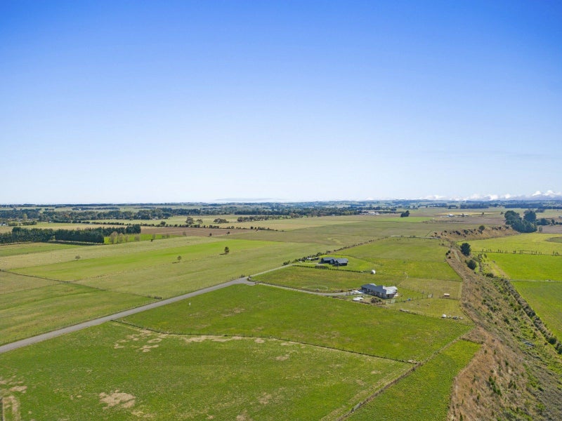 Your slice of country paradise64669888245633112