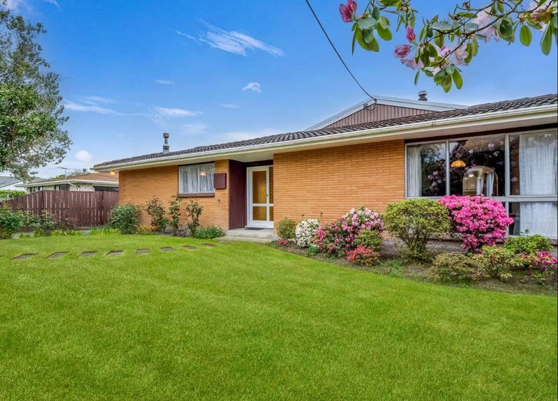 Spacious 4-Bedroom Family Home - $69k for a Solid 180m²! (~$383/m²) Carousel 1