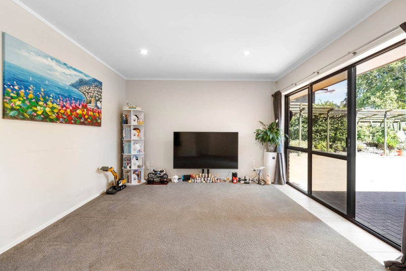 Macleans Zone Treasure– Rare Opportunity64669888267905113