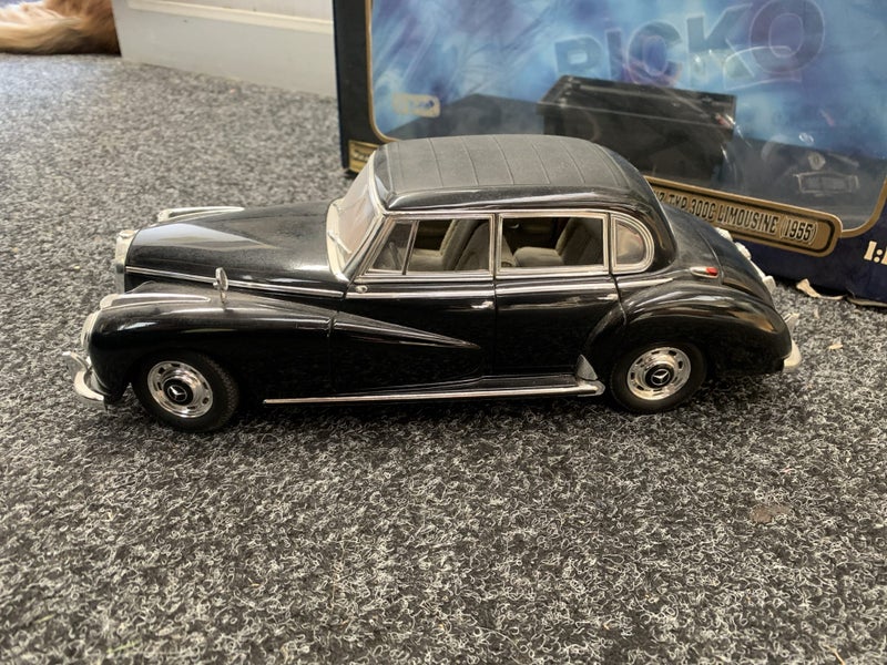 Mercedes 1955 300C limousine Carousel 2
