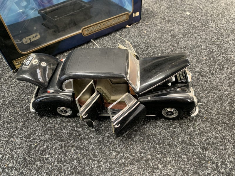 Mercedes 1955 300C limousine Carousel 6