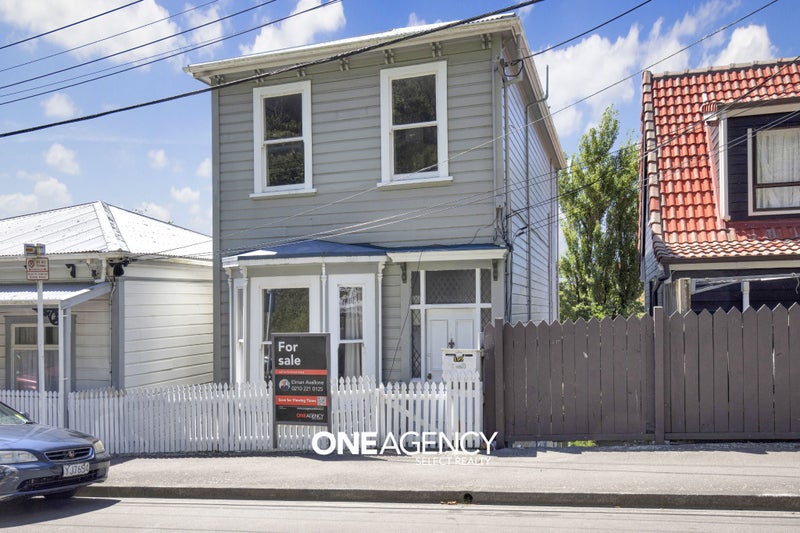 CHARACTER + DUAL INCOME IN THORNDON64670690659329114