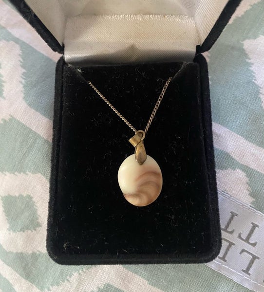 Cats eye shell necklace Carousel 2