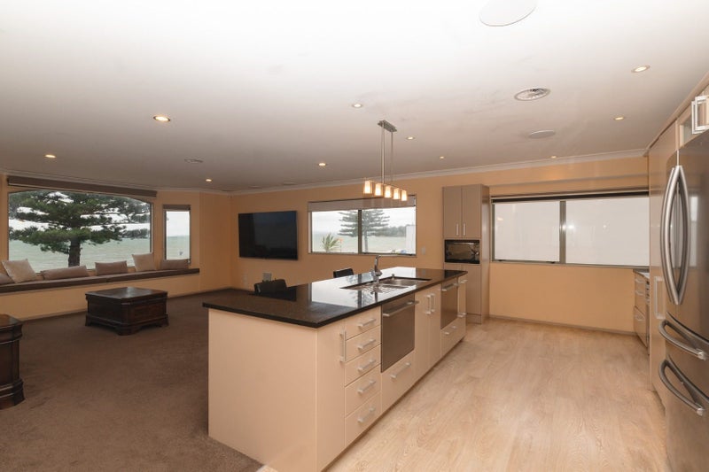 Eastern Beach, 5 bedrooms64670790282881112