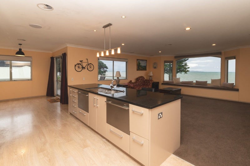 Eastern Beach, 5 bedrooms64670790282881113