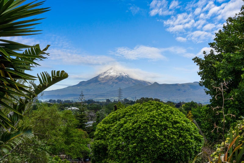 CHARACTER, PRIME LOCATION AND MOUNTAIN VIEWS64670989686785113