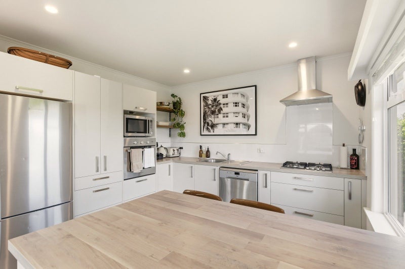 RENOVATED AND ELEVATED WITH VIEWS64670989734658111