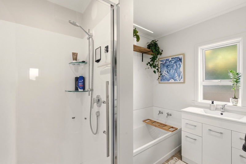 RENOVATED AND ELEVATED WITH VIEWS64670989734658112