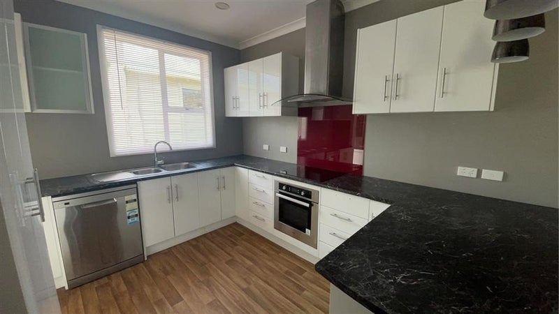 Hawera, 3 bedrooms64671369890691112