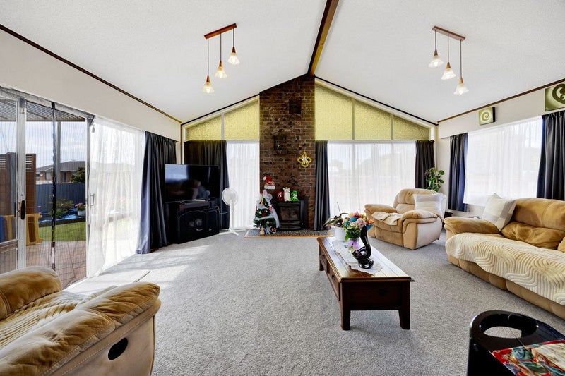 Live, Relax, Entertain!64671370176385113