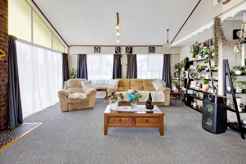 Live, Relax, Entertain!64671370176385114