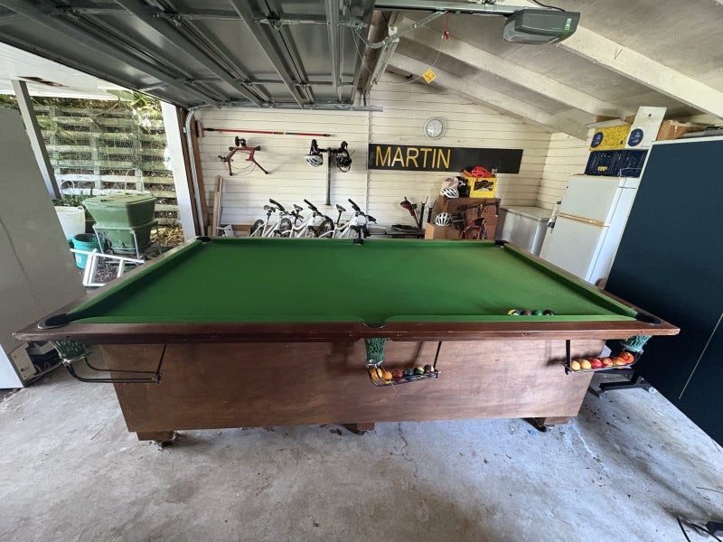 Pool table64671854978049110