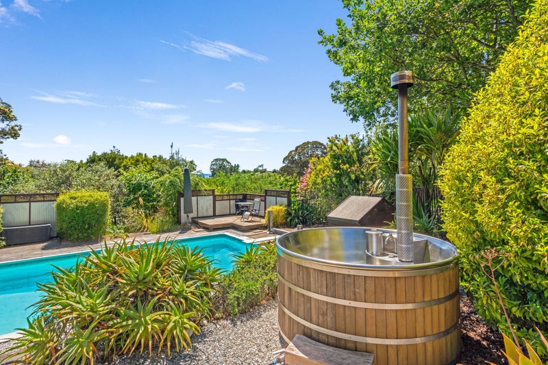 Ruby Bay Luxury with Coastal Charm64671672529793113