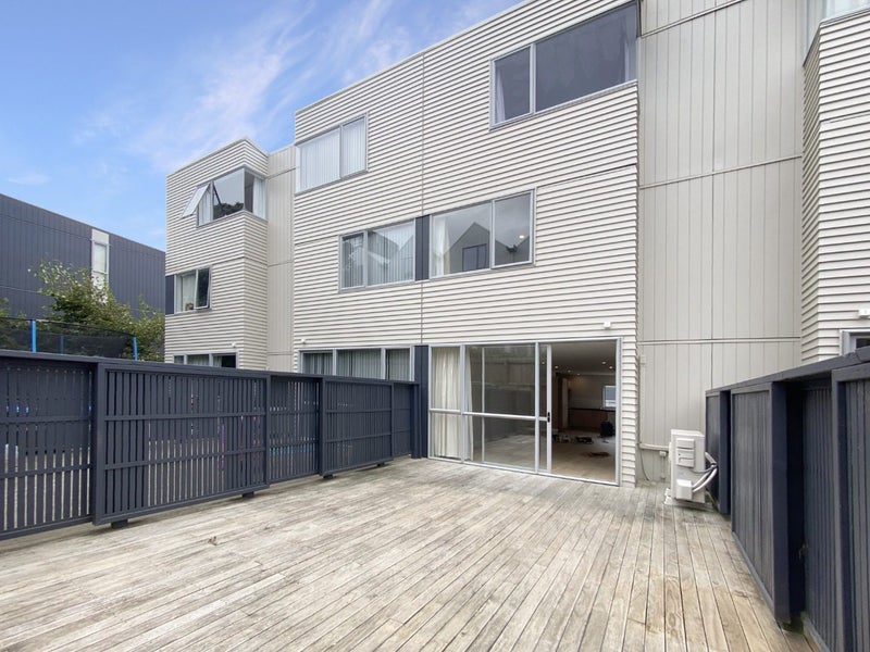 Newtown, 4 bedrooms64671778539138110