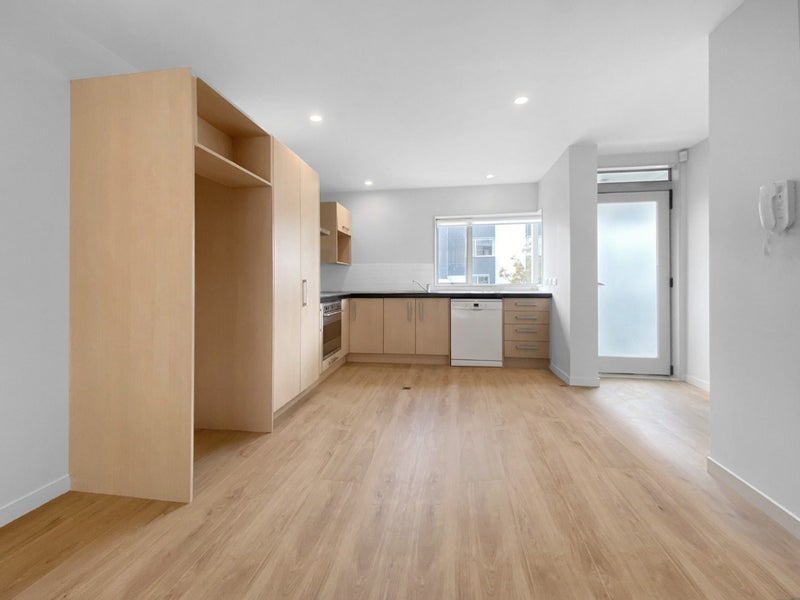 Newtown, 4 bedrooms64671778539138112