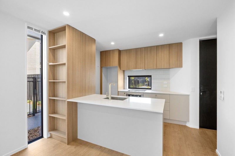 St. Albans, 2 bedrooms64672078610690111