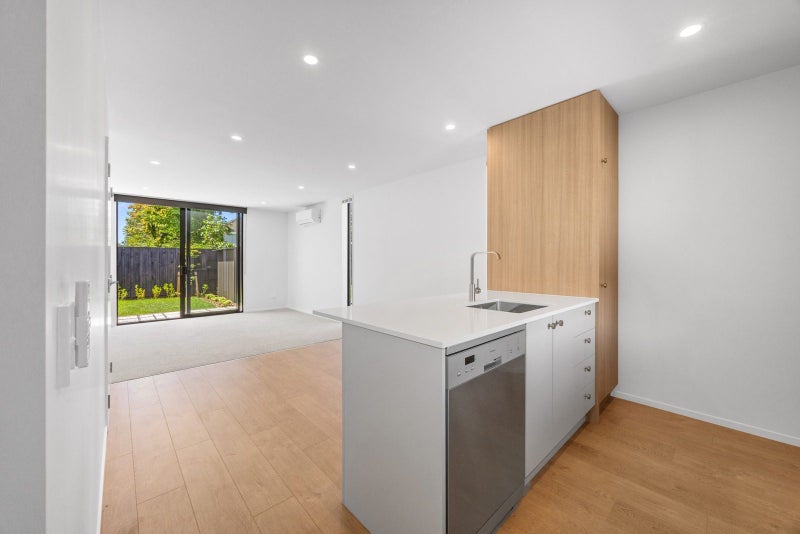 St. Albans, 2 bedrooms64672078610690112