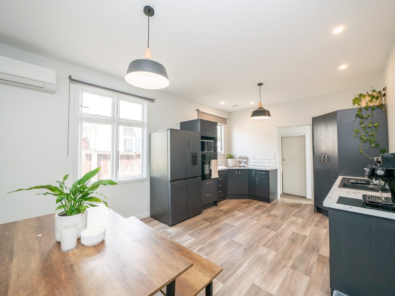 Saint Kilda, 3 bedrooms64672350335234111