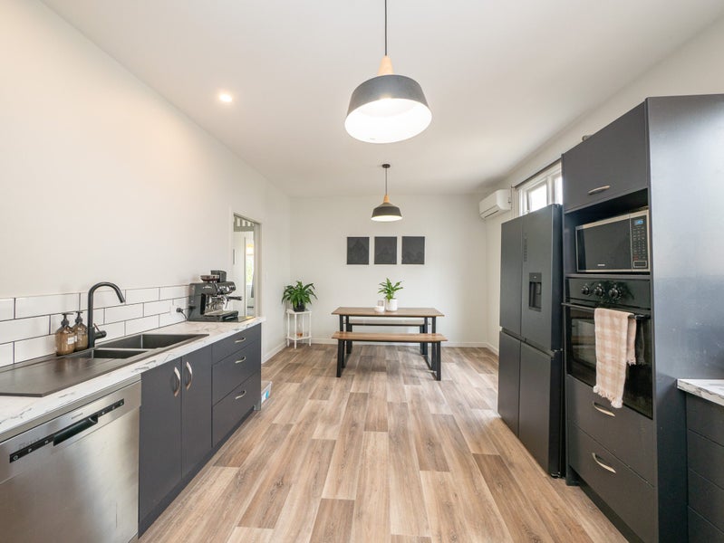 Saint Kilda, 3 bedrooms64672350335234112