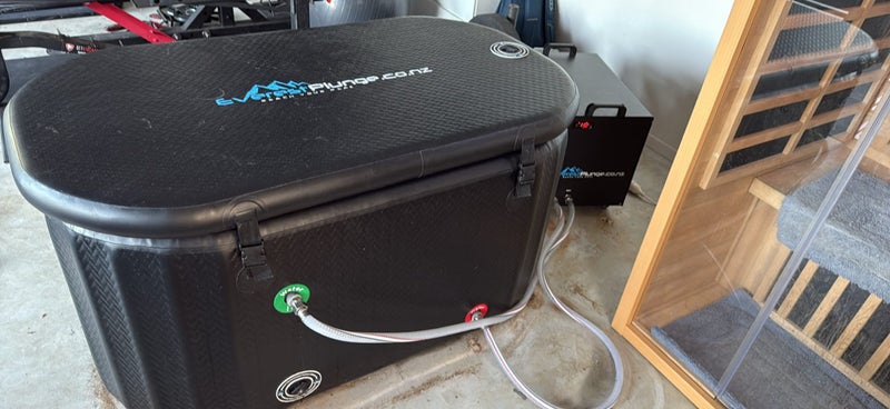 Black cold plunge + EP1 1HP UV filter Carousel 1