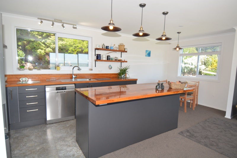 Magnificent Ocean Views64673612519041114