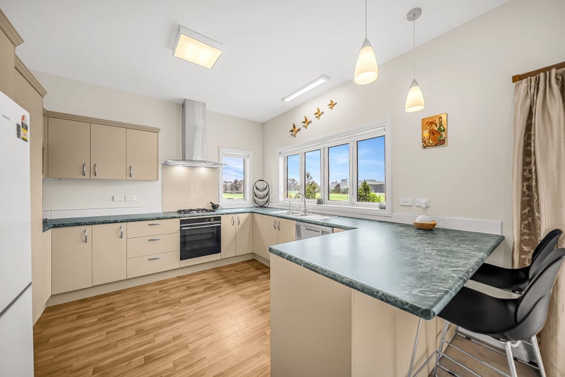 Manapouri Views with Garaging Galore64672799354753114