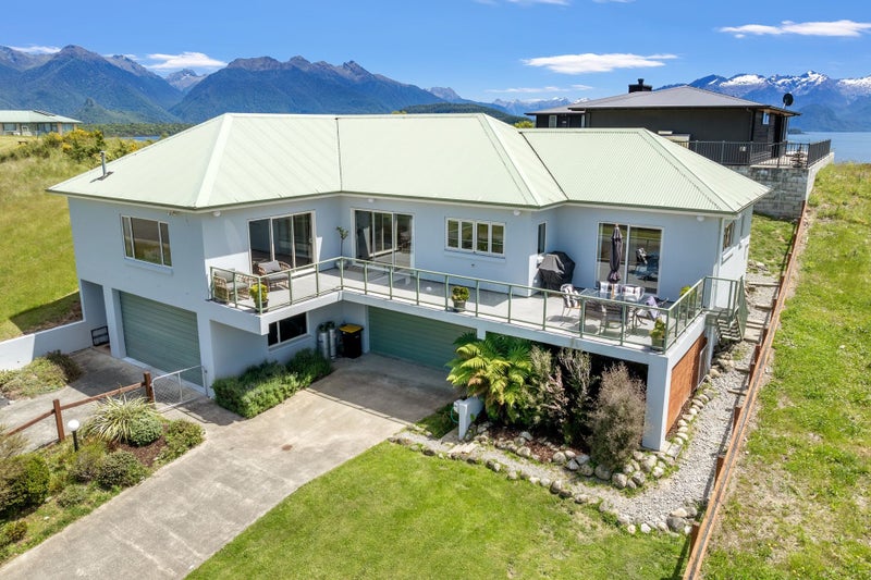 Manapouri Views with Garaging Galore64672799354753110