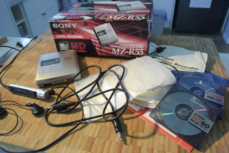 Sony MZ-R55 Portable Minidisc Recorder *Excellent*Boxed* Light Gold & Silver Carousel 2