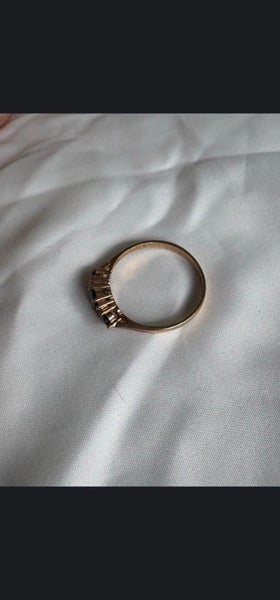 2 gold vintage rings Carousel 8