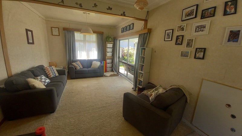 Cosy Family Home On A Sunny 2352m2 Section.64676825566722111