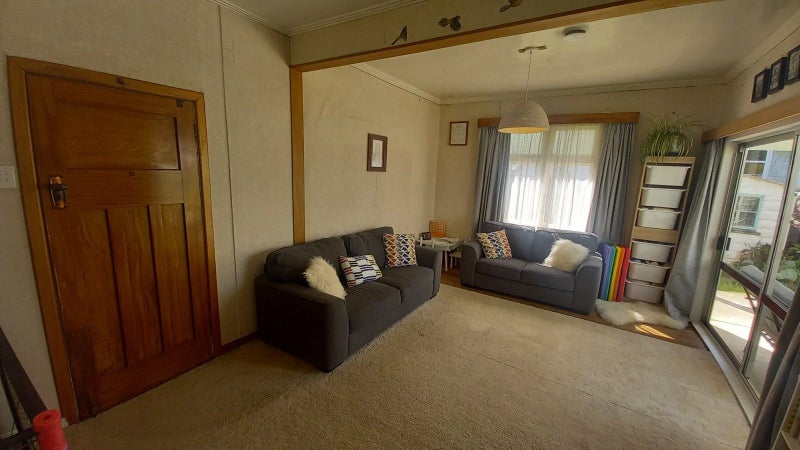 Cosy Family Home On A Sunny 2352m2 Section.64676825566722112