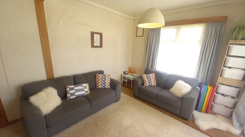 Cosy Family Home On A Sunny 2352m2 Section.64676825566722113