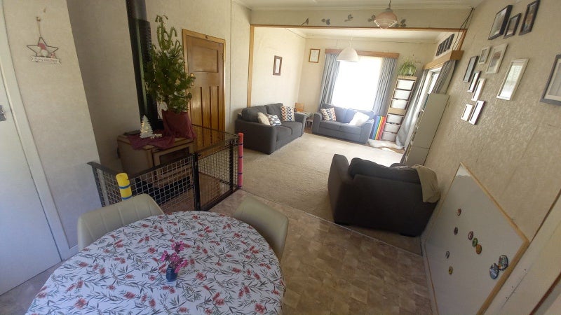 Cosy Family Home On A Sunny 2352m2 Section.64676825566722114