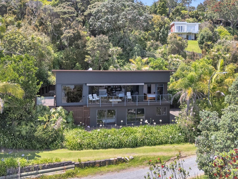 A Coastal Masterpiece - Steps To The Beach!64678897778178113