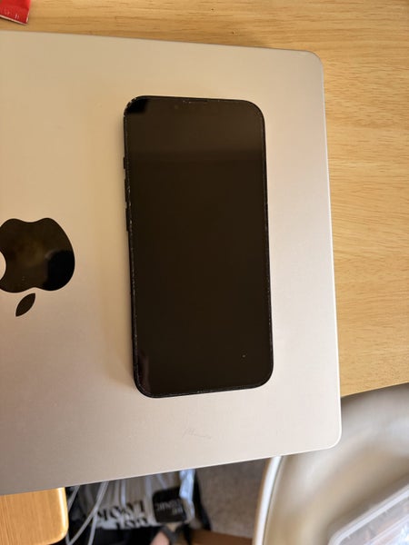 iPhone 1364679752595073114