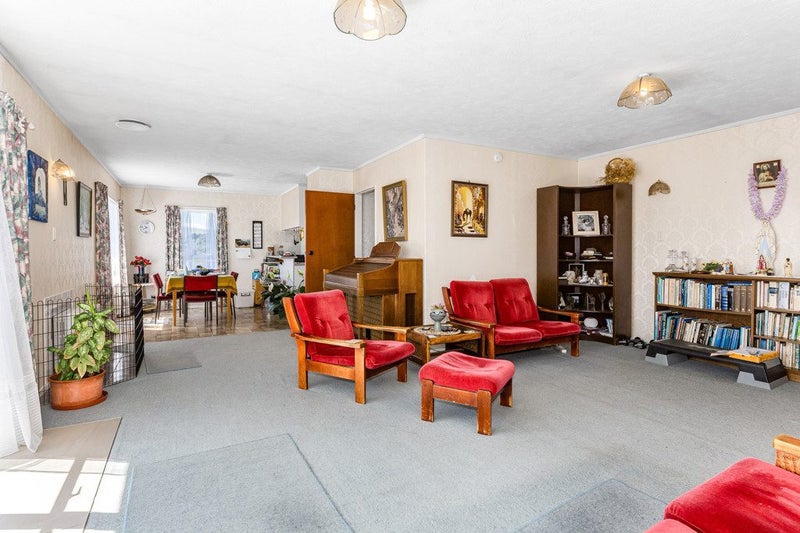 A Sunny Whitby Classic with Loads of Potential64680116280065111