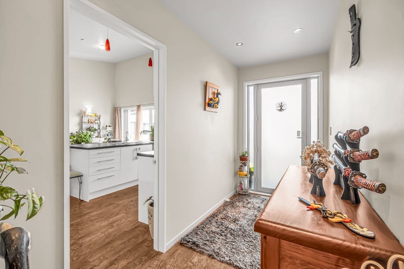 Opportunity Knocks – Modern Home & massive garage64680116263682112