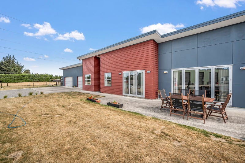 Opportunity Knocks – Modern Home & massive garage64680116263682110