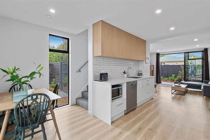 Canada Calls, Priced to sell !64680203315969112