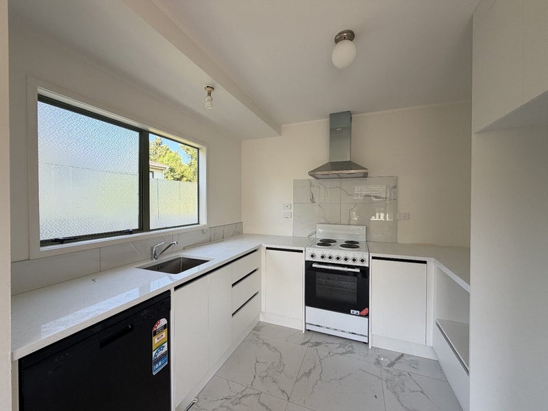 Te Atatu Peninsula, 3 bedrooms64680303802625112