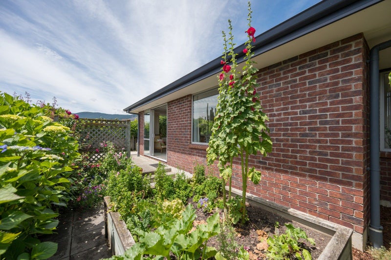 Cozy and Convenient on Kihilla64680403791874112