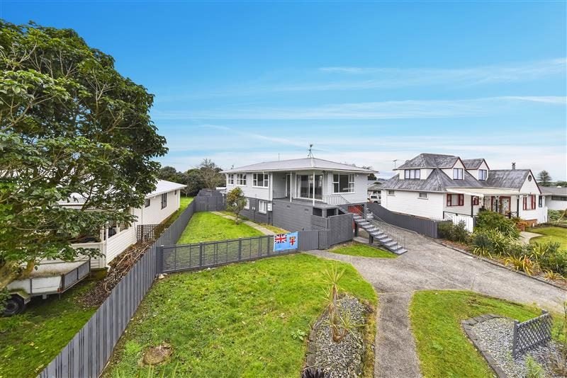 Manurewa, 3 bedrooms64680503303811110