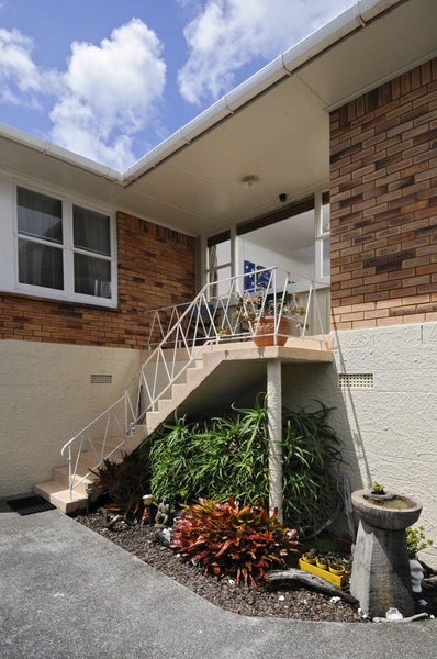 Mount Eden, 2 bedrooms64680590740611111