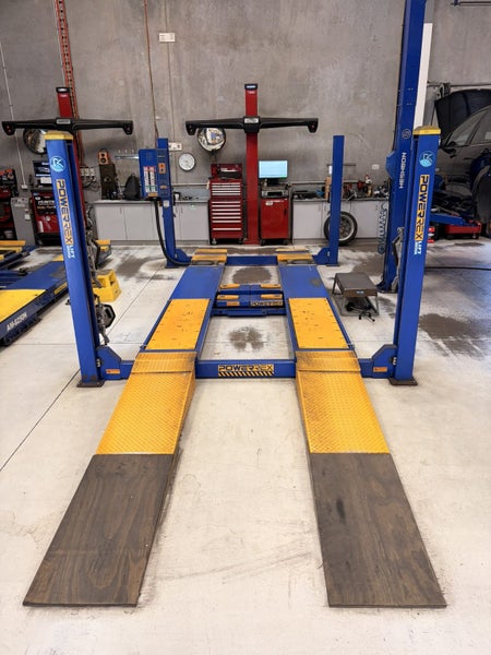 Wheel Alignment Machine and Hoist 4,500kg Carousel 1