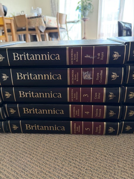 Britannica Encyclopaedia Set Carousel 1