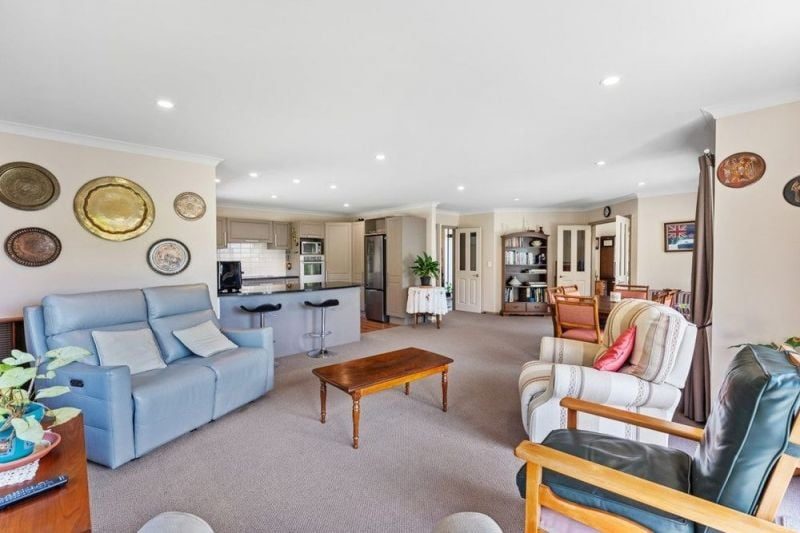 Waikanae Beach, 4 bedrooms64681482595331114