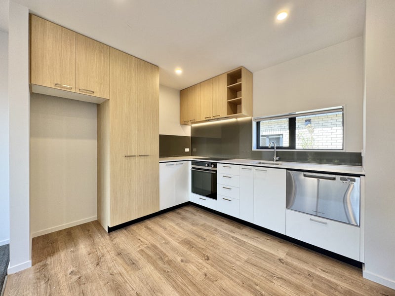 Shirley, 2 bedrooms64681583428610111